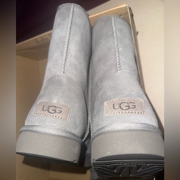 UGG CLASSIC SHORT STUD II CHARCOAL - Picture 6 of 10